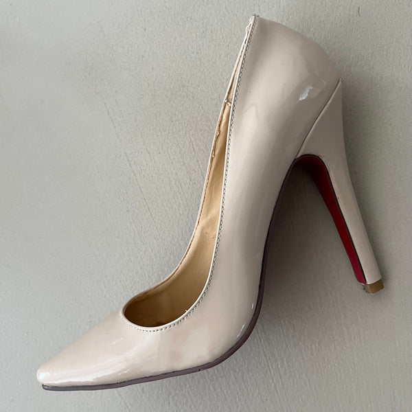 CHRISTIAN LOUBOUTIN Lackleder Pumps