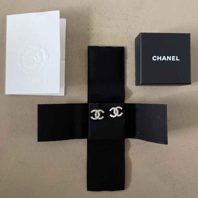 neu & ungetragene CHANEL CC Ohrringe